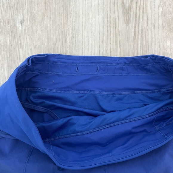 size 6 lululemon shorts - Picture 5 of 5